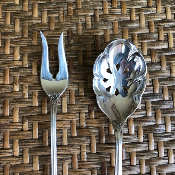 1847 Rogers Bros Heritage Condiment Set - Cocktail Fork & Sugar Sifter Spoon - Picture 3 of 8